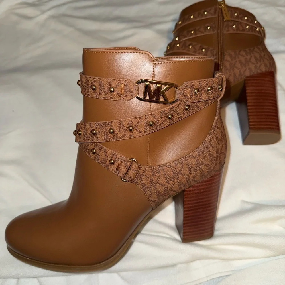 NWOT Michael Kors Kincaid Studded Logo Trim Ankle Boot